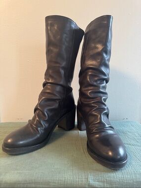 Gorgeous Fiorentini+Baker 3”heel black leather boot. Size 40